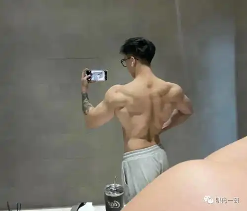 181cm肌肉美术生身材照疯传,实力藏不住了