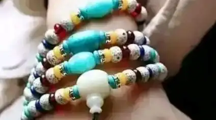 男的戴个手串就油腻猥琐别逗了