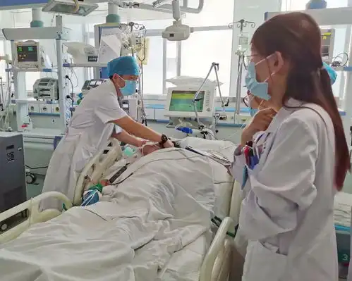 少年不慎落水危在旦夕,市中心医院医护人员精心治疗挽救生命