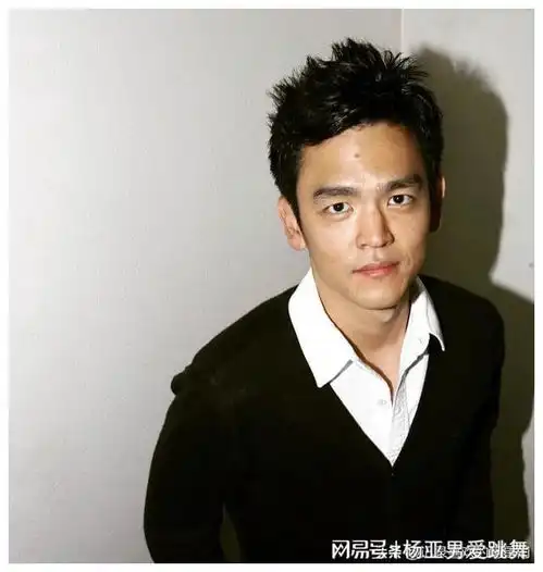 约翰赵是一个华裔男演员,型男风格男人味十足哦