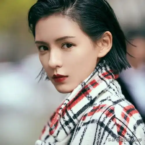 杨幂不仅会穿,还更会涂靠唇色改变气场,你选了哪个颜色