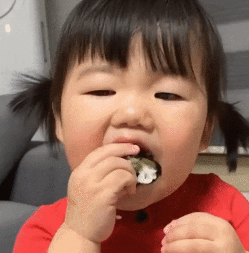 女版民国刷爆朋友圈圆滚滚的肚腩忧郁的眼神,萌化百万网友这小肚子太上头了