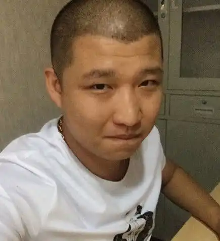 快手二驴背景势力曝光每天狂赚30万,全是他们在背后运作