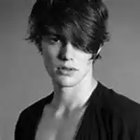 坐在车里高冷男头像微信头像图片大全