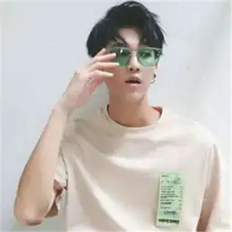 快手头像潮男戴眼镜文艺范所有的酒都不如你