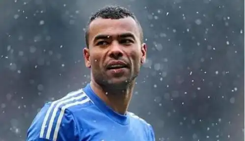 其貌不扬,切尔西名宿阿什利科尔为何会受到许多女星青睐