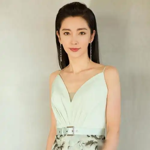 李冰冰人设翻车与小16岁男友分手当晚,就晒照为他庆生