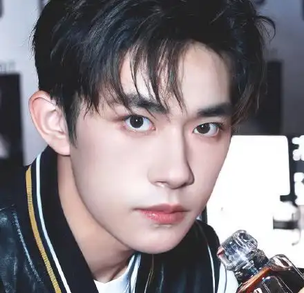 当发现易烊千玺吴磊从小孩长成男人,是在他们变man的时候