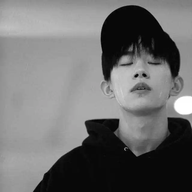 易烊千玺背后的女人,豪赌之下终成赢家