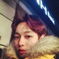 侧中分发型男生头像微信头像图片大全