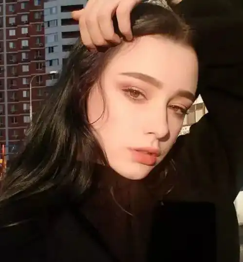 两大香港网红一个像王祖贤,一个像景甜,秒杀一众蛇精脸