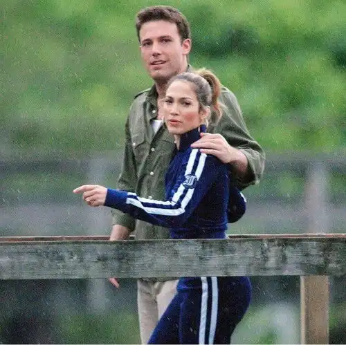 活久见好莱坞男神与电臀天后分手17年复合,网友乐疯