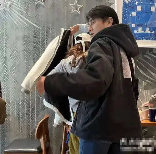 吴奇隆刘诗诗被传婚变后合体十指紧扣真甜蜜,身高差就显现出来