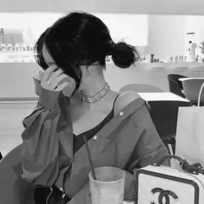 女人黑白头像高冷魅惑,高清好看的头像女黑白高冷图片