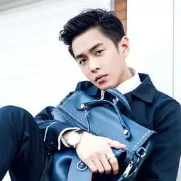 31岁王思聪发际线堪忧和他同龄的朱一龙权志龙张若昀咋样