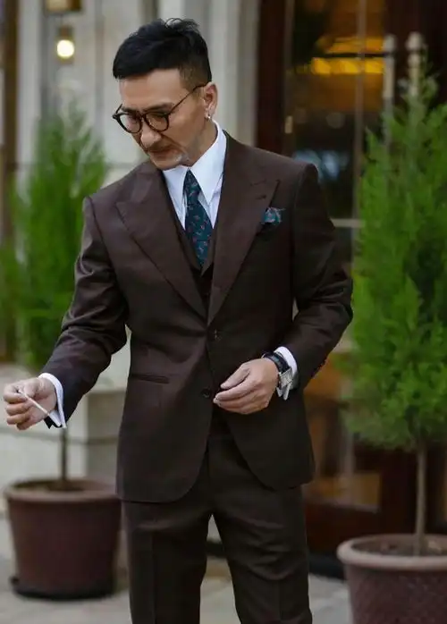 男人即使不富裕,到了中年也别戴这4种首饰,廉价寒酸没品味