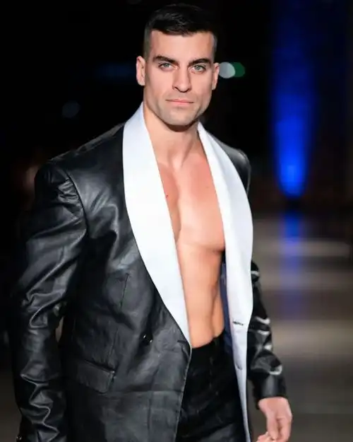 carriebradshaw的肌肉男友我可以