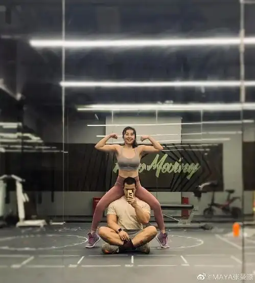 26岁国内女主播,霸气脱衣打脸身材造假,还俘获一名肌肉男友