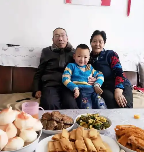 我,41岁带儿子二婚,没彩礼没婚礼,裸嫁认识3个月的28岁小男人