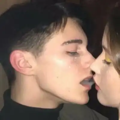 2021欧美霸气很狂野的情侣头像你一定是没有沸腾过才会在俗气的爱情里疯魔