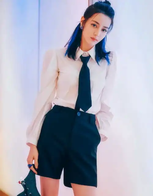 热巴新剧路透,白发造型惊艳网友,一举打破以往的所有质疑