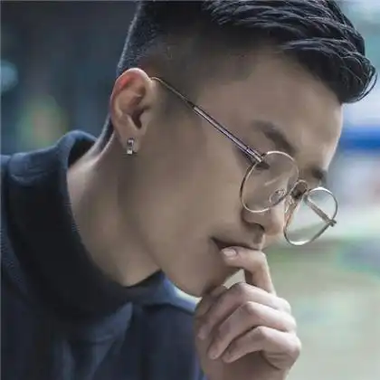 清新文艺范戴眼镜帅哥头像,最适合有品味的男生使用了