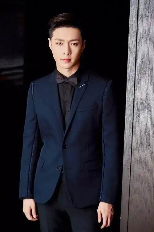 一周男星着装丨陈坤长发飘逸中大羽绒服出来抢戏,但我这次真被张翰给惊艳了