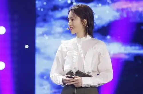 董璇首次回应老公高云翔事件眼泛泪光的她,却始终没有流下来