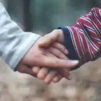 情侣一前一后拉手图片微信头像图片大全