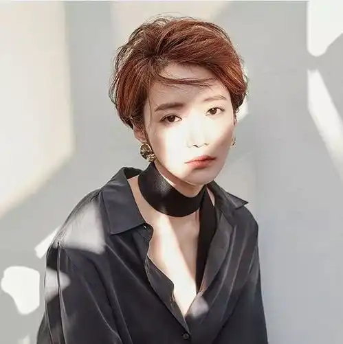 名品短发美人高俊熙不仅只有发型能让你心动,她的私服穿搭才是吸引你眼球的时尚风向标