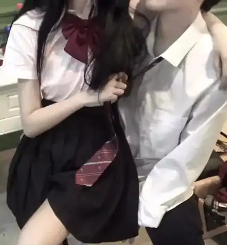 最近火了一种很黄很暴力情侣头像只想做小鹿,撞入哥哥胸膛