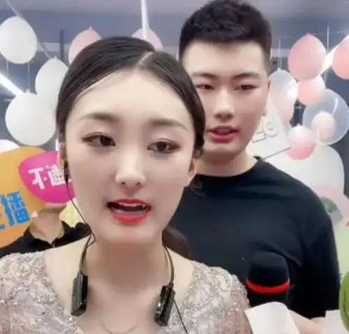 陈亚男离婚风波后,大衣哥现身眼睛湿润红肿,难掩伤心状态不佳