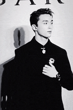 露腹肌打擦边这届内娱年下男明星都这么野的吗