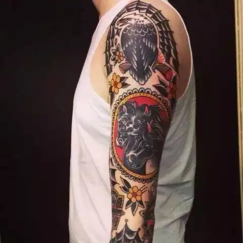 精品纹身大胆而精彩的传统风格