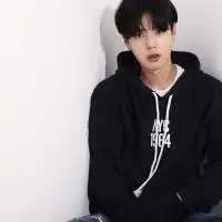 生活照男生微信头像很真实的我们都败给了时光