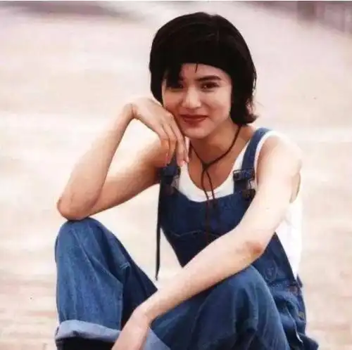 最美小龙女当了10年富商的炮灰隐退10年,不婚不育