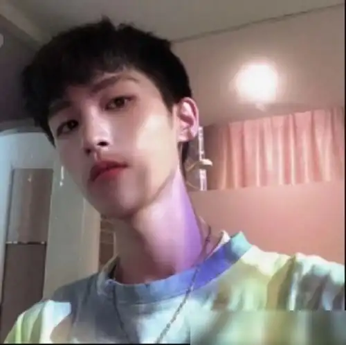 小奶狗吃醋了,才会秒回你这4字消息,已酸成柠檬精