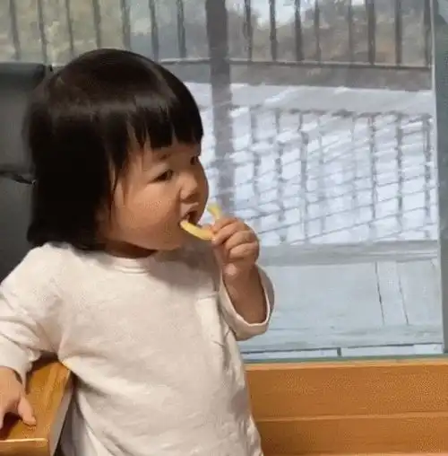 女版民国刷爆朋友圈圆滚滚的肚腩忧郁的眼神,萌化百万网友这小肚子太上头了