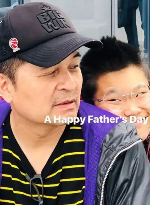 毕福剑女儿在加拿大秀自拍,网友感叹最另类星二代