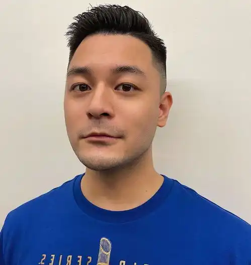 男人过了35岁,少留幼稚的发型建议剪4种清爽造型,轻熟又帅气