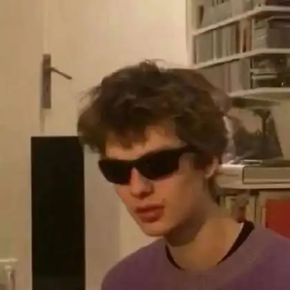 帅气欧洲男生头像,推荐封面抽烟的一张