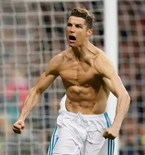 国足未来17岁中国c罗晒6块腹肌,对阵韩国戴帽,冲击2026世界杯