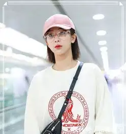 一瘦就显高杨紫卫衣配黑裤腿长一米八,早这样穿秦俊杰能分手