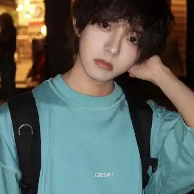 他的眼里有光,男生头像