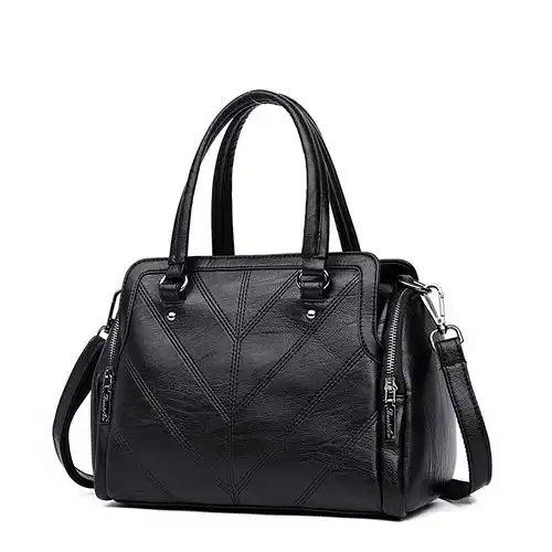 为什么女人出门喜欢背一个小包包,看完这些你就懂了