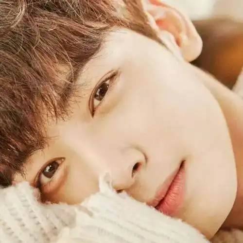 最好是女室友,很有才华的好习惯男生也考虑