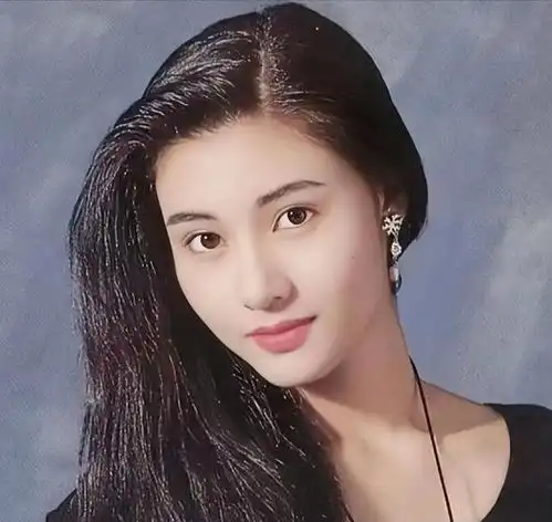 港姐冠军李嘉欣,李连杰是优雅君子,他是最帅的令狐冲