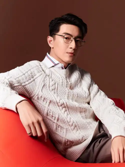 林更新光影绅士大片释出绝佳身材比例尽显时尚帅气