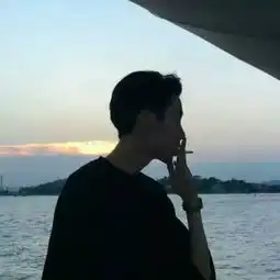 超帅最火的男生微信背影头像精选我真的很累却装作没疲惫