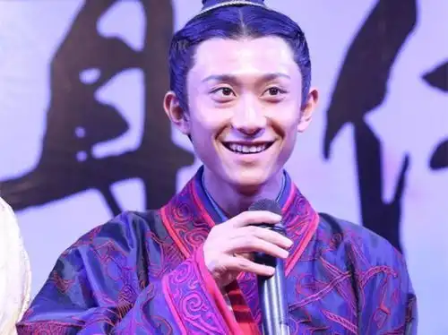 不适合古装的明星,热巴丑哭,王俊凯发际线抢镜,最后一位不敢认